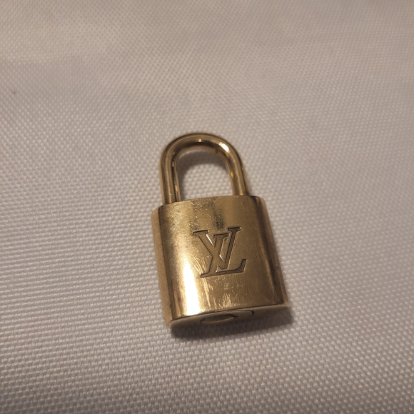 1 Preowned Louis Vuitton Gold Brass Padlock NO KEY #300s - Picture 8 of 10